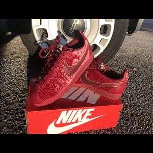 Red nike cortez
